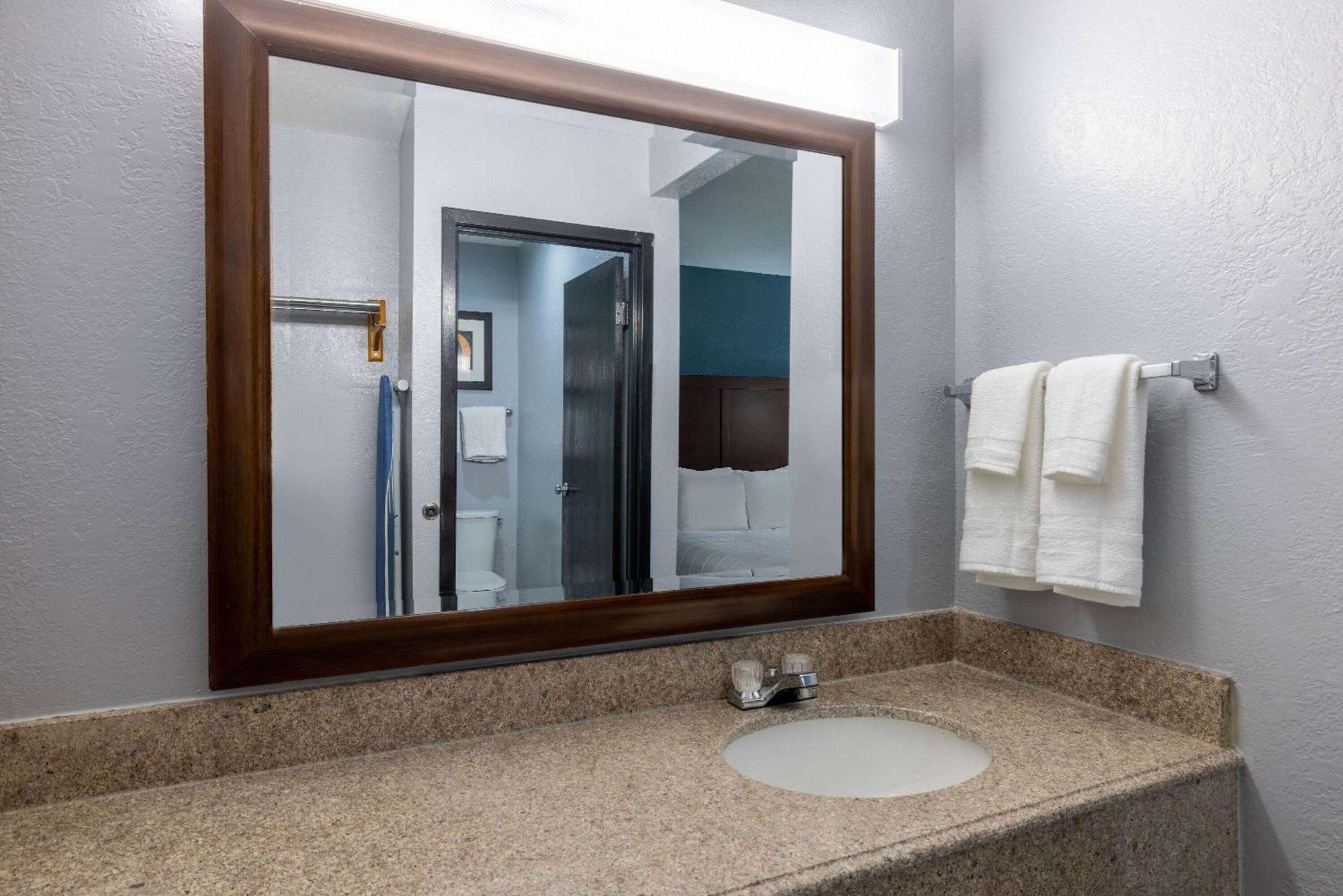 Travelodge By Wyndham Brooklyn Center Εξωτερικό φωτογραφία