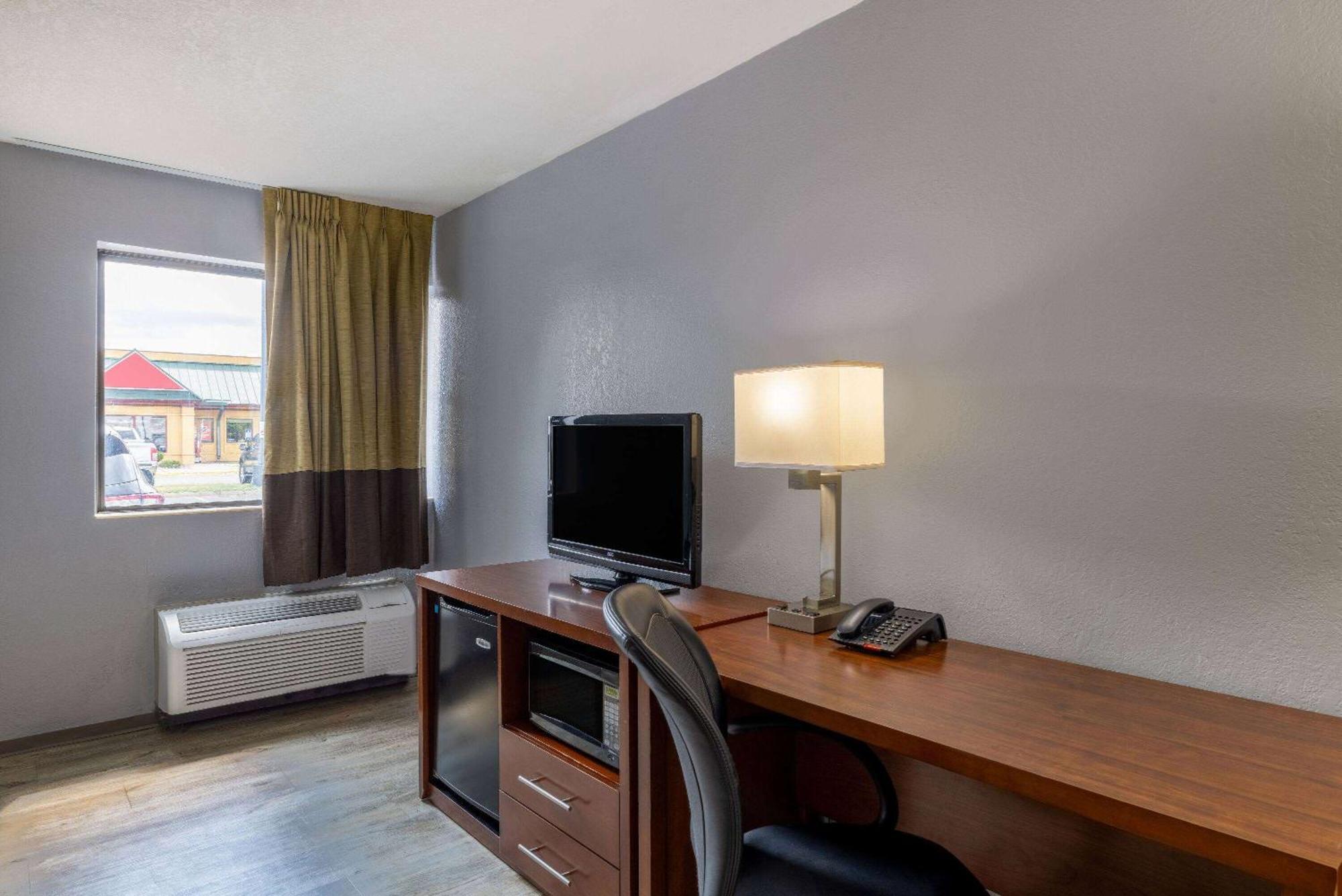 Travelodge By Wyndham Brooklyn Center Εξωτερικό φωτογραφία