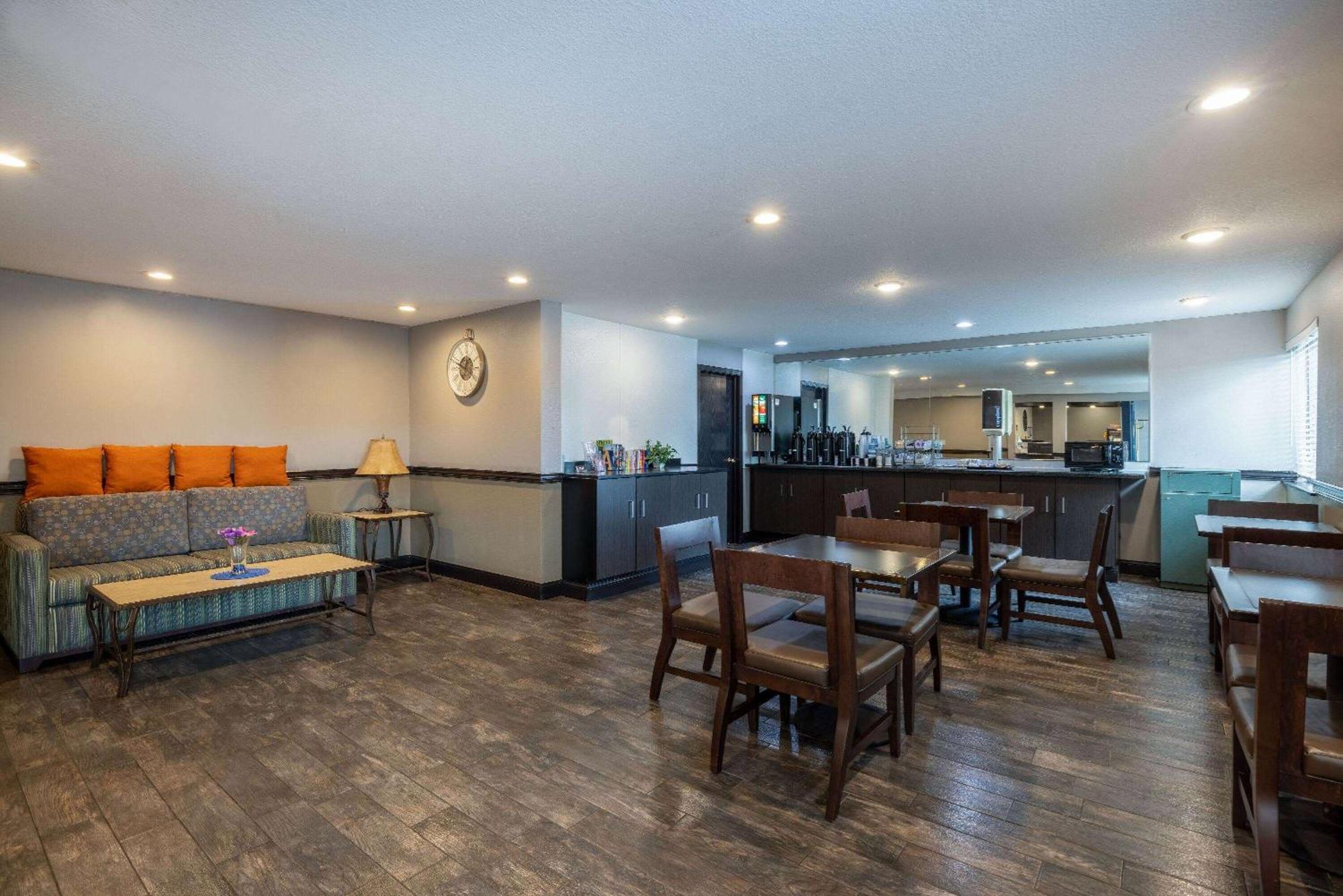 Travelodge By Wyndham Brooklyn Center Εξωτερικό φωτογραφία