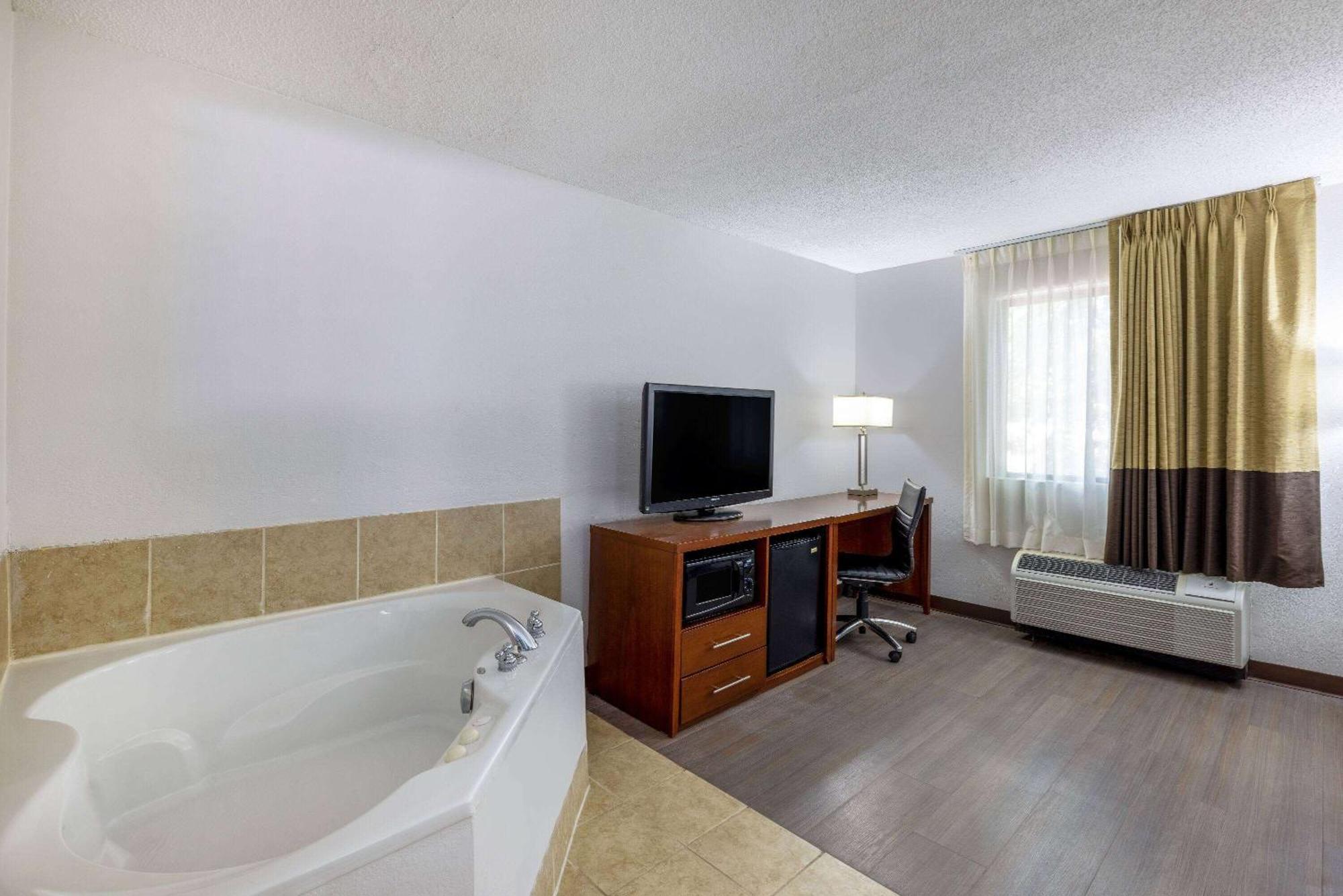 Travelodge By Wyndham Brooklyn Center Εξωτερικό φωτογραφία