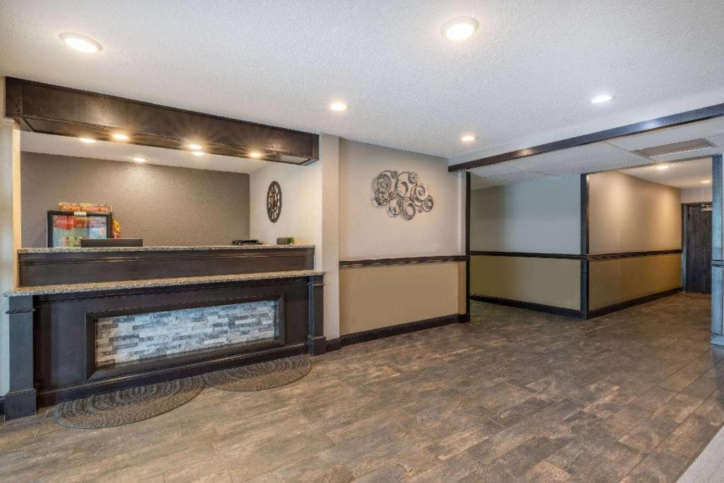 Travelodge By Wyndham Brooklyn Center Εξωτερικό φωτογραφία