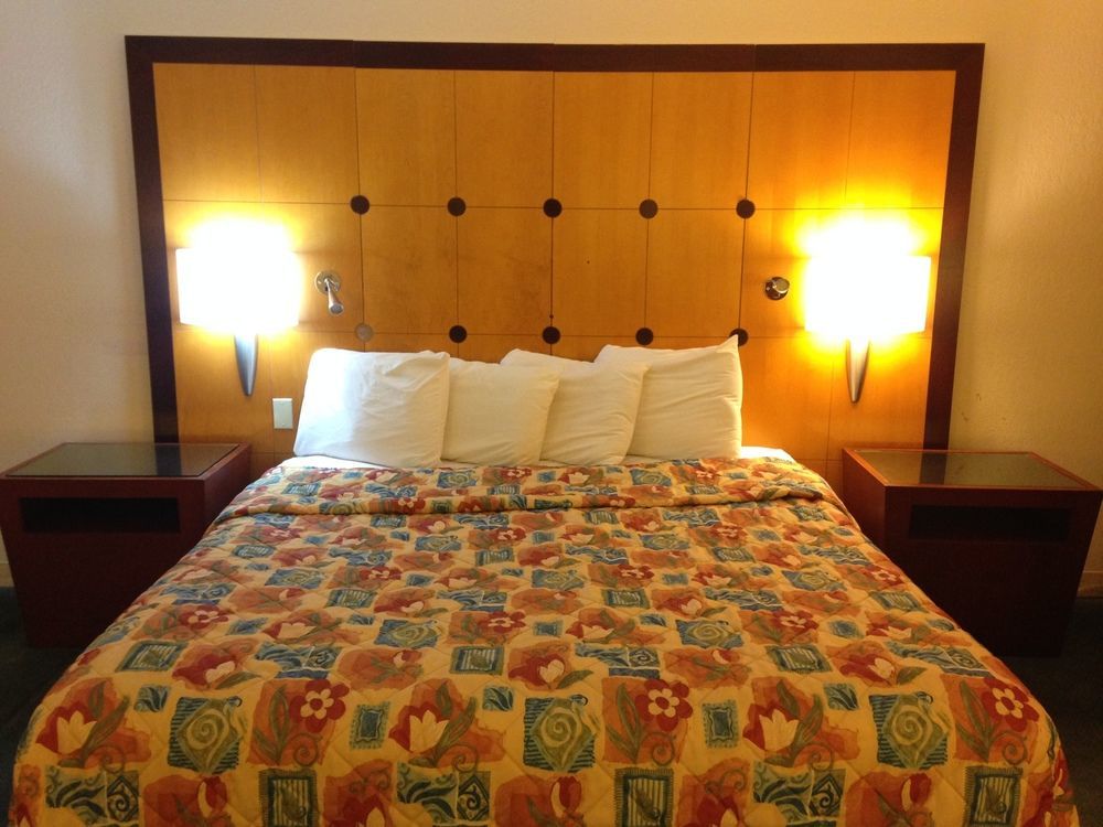 Travelodge By Wyndham Brooklyn Center Εξωτερικό φωτογραφία