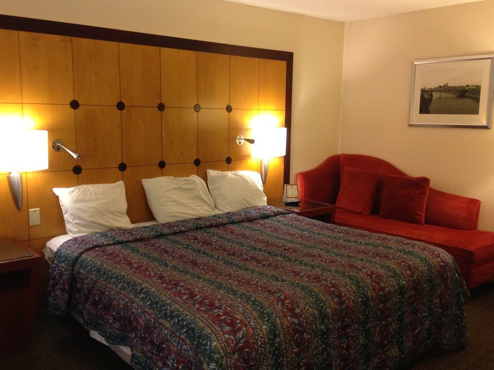Travelodge By Wyndham Brooklyn Center Εξωτερικό φωτογραφία