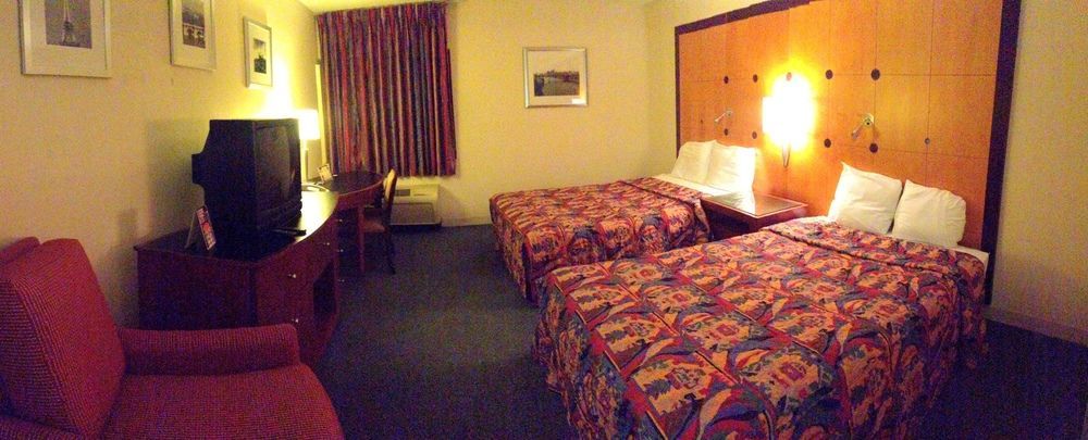Travelodge By Wyndham Brooklyn Center Εξωτερικό φωτογραφία