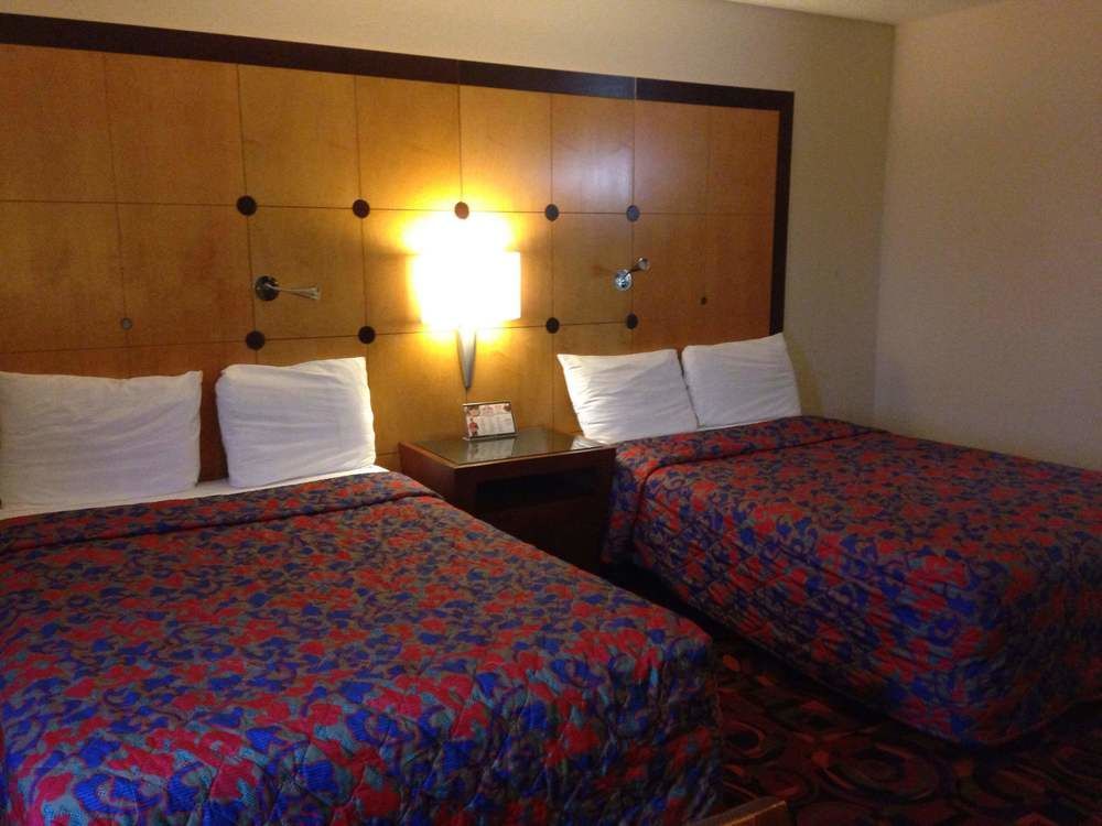 Travelodge By Wyndham Brooklyn Center Εξωτερικό φωτογραφία