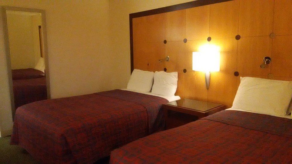 Travelodge By Wyndham Brooklyn Center Εξωτερικό φωτογραφία
