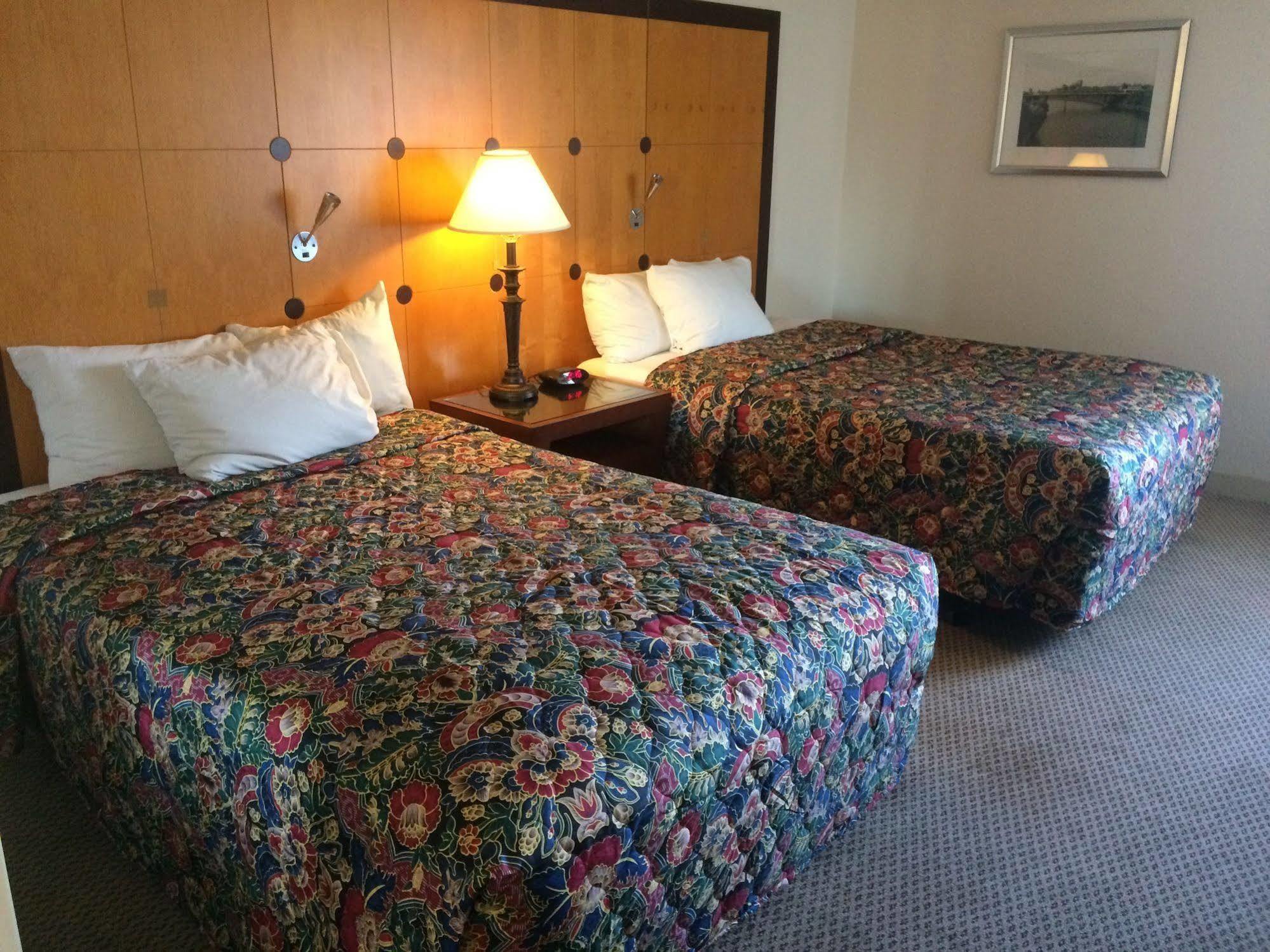 Travelodge By Wyndham Brooklyn Center Εξωτερικό φωτογραφία