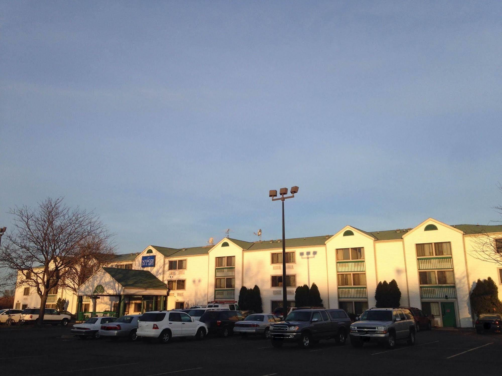 Travelodge By Wyndham Brooklyn Center Εξωτερικό φωτογραφία