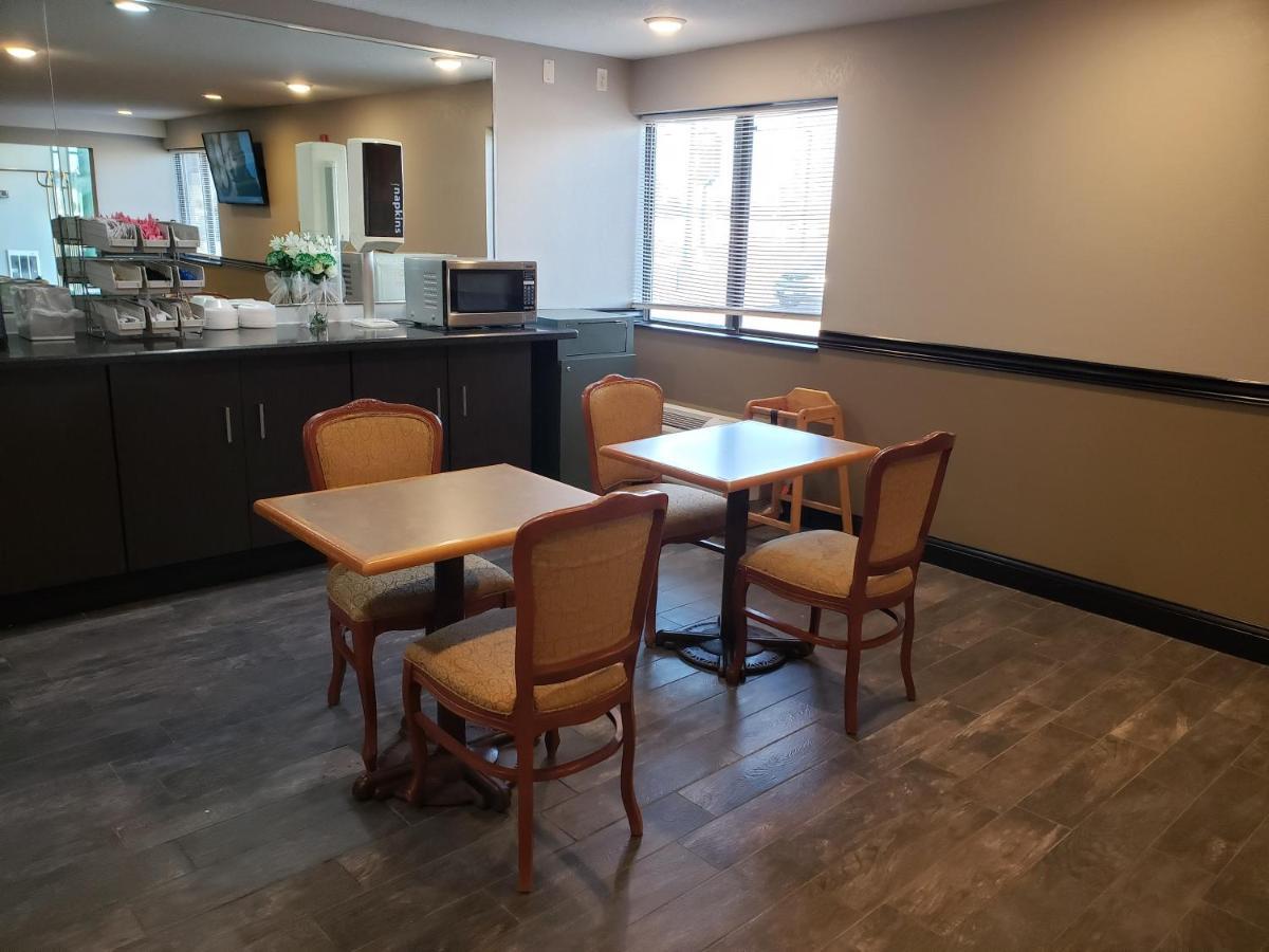 Travelodge By Wyndham Brooklyn Center Εξωτερικό φωτογραφία